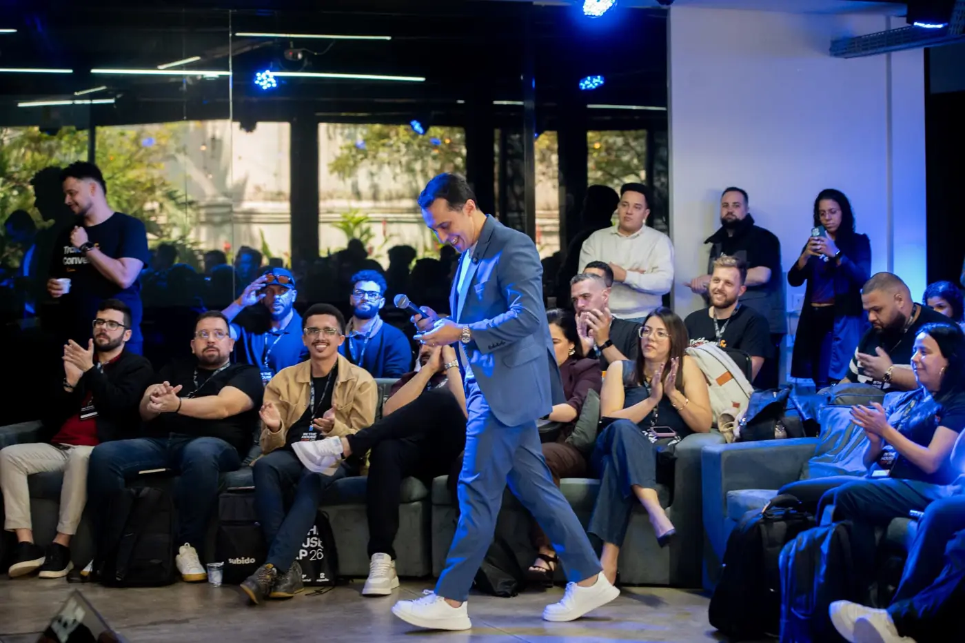 Bruno Urel aplaudido pelo público no IN THE HOUSE EXP 26, em São Paulo