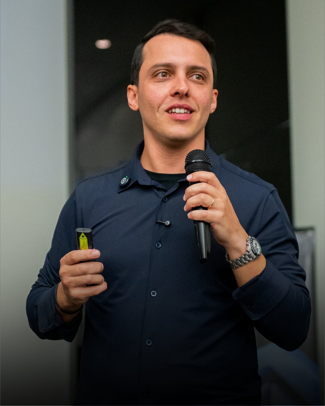 Bruno Urel palestrando sobre marketing para delivery